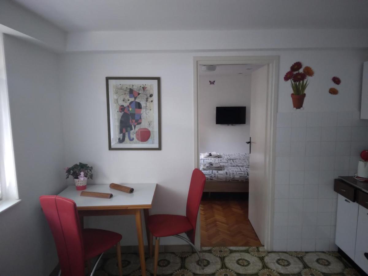 Apartments Villa Anton Πόρετς Εξωτερικό φωτογραφία